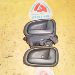 Ручка двери внутренняя Toyota Corolla/Sprinter/Noah AE100/CR50 R внутр.(низкая ножка) 69205-12130