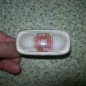 Повторитель в крыло Nissan Wingroad/Primera Y11/P12