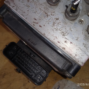 Блок ABS Volkswagen Passat B6/3C2/3C5 3C0614109D '2007