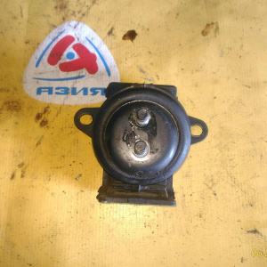 Подушка двигателя Nissan CD20 C23 перед, прав