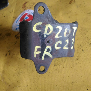 Подушка двигателя Nissan CD20 C23 перед, прав