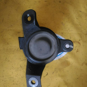 Подушка двигателя Subaru EZ30 BPE 3 уха перед, прав