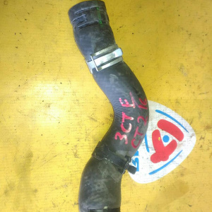 Патрубок  радиатора Toyota 16571-64260 Caldina CT216 3C-TE в F верх