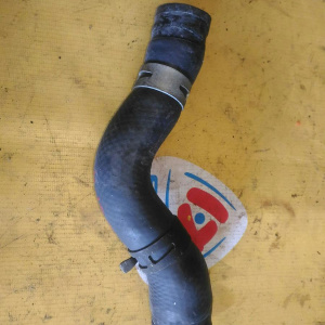 Патрубок  радиатора Toyota 16571-64260 Caldina CT216 3C-TE в F верх