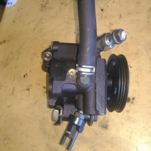 Гидроусилитель TOYOTA 3S/4S ST202/ST195/SV20/SXN10/SXM10 чугун под датчик, широкий крепеж ДАТЧИК СЛОМАН ( 20060 )44320-20380 / 32031/-20441