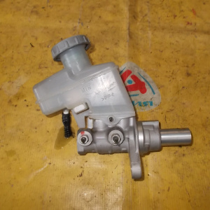 Главный тормозной цилиндр SUZUKI TD54W Escudo