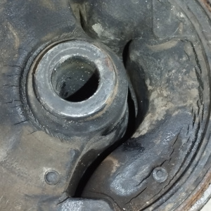 Подушка двигателя Nissan VQ20/25 Cefiro A32/A33 зад ДЕФЕКТ R 1132140U00