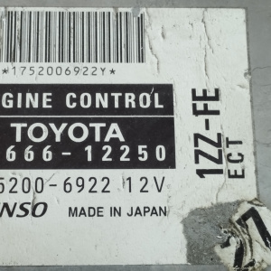 Компьютер ДВС Toyota Corolla Fielder 1ZZ-FE ZZE122 разъёмы компьютера в 3 ряда