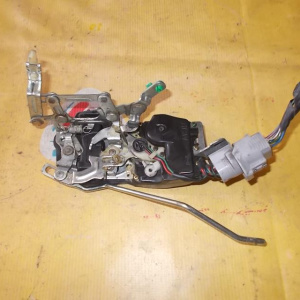 Замок двери Toyota SV32 Vista Hardtop перед, прав