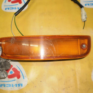 Повторитель в бампер TOYOTA лев Hiace '1994 дефект стекла