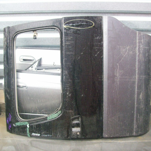 Дверь боковая NISSAN Elgrand E50 зад, лев среднее (без стекла) дефект(цена за голое железо)