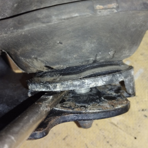 Подушка двигателя Suzuki J24B Escudo/Grand Vitara TDA4W перед, прав ( 24R ) 11610-78K11 / RJ-0560-01
