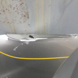 Капот TOYOTA Nadia SXN10 Дефект