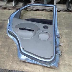 Дверь боковая Chevrolet Aveo T200 '2002-2008 зад, лев Daewoo Kalos Седан, в сборе (ржавчина) 96585401