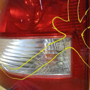 Стоп Kia Sorento BL/FY '2002-2006 R (трещина на стекле сбоку) 924023E000