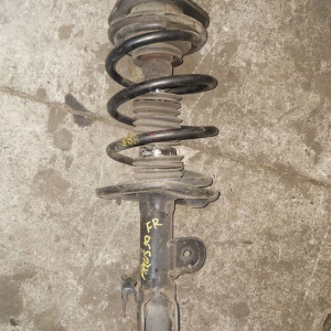 Стойка TOYOTA ZVW30 Prius перед, прав