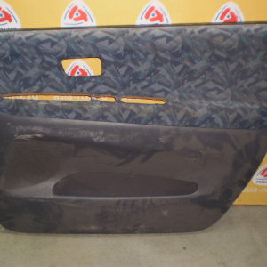 Обшивка двери Toyota Ipsum SXM10 зад, прав