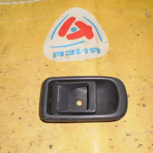 Ручка двери внутренняя Daihatsu Terios J100G R внутренняя