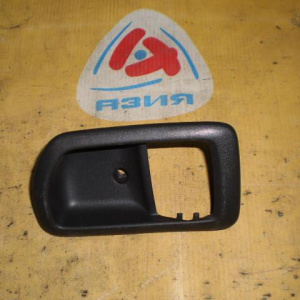 Ручка двери внутренняя Toyota Camry/Vista/Caldina SV40/ST190 L внутренняя чашка