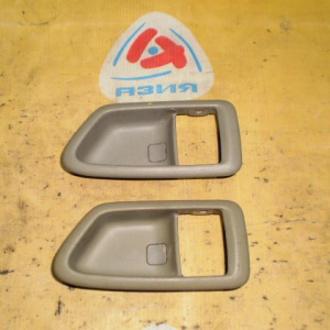 Ручка двери внутренняя TOYOTA SXV20 L внутренняя чашка 69278-33040
