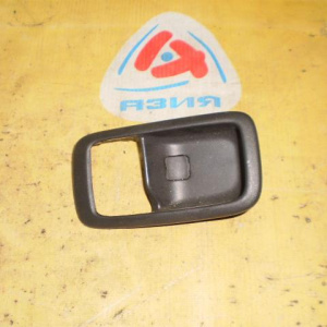 Ручка двери внутренняя Toyota Mark II GX110 L внутренняя чашка