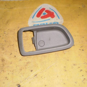 Ручка двери внутренняя Mazda Demio DY3W перед, прав обрамление внутр.ручки