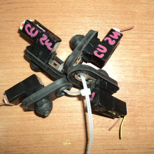 Концевик двери Mitsubishi Airtrek CU2W перед, лев