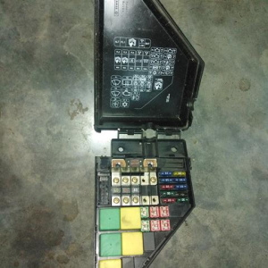 Блок предохранителей Rover 75 RJ KV6/25K4F