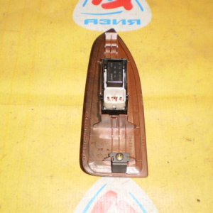 Пульт стеклоподъемника Toyota Chaser/Mark II/Cresta GX100 зад, лев