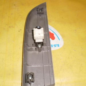 Пульт стеклоподъемника Nissan Cube Z10 перед, лев