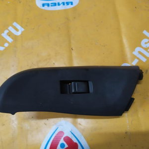 Пульт стеклоподъемника Nissan Bluebird Sylphy G10 перед, лев