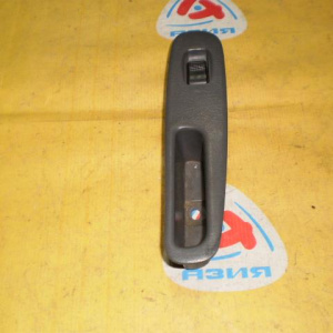 Пульт стеклоподъемника Mazda Bongo SK82V перед, лев