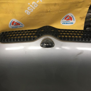 Капот TOYOTA Vitz NCP10 '1999-2001 с решеткой