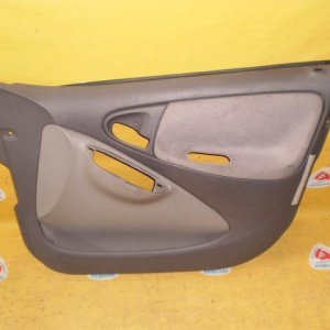 Обшивка двери Toyota Vitz/Platz NCP10 перед, прав