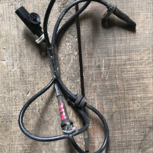 Датчик ABS Nissan March K12 крепление болтом перед, лев