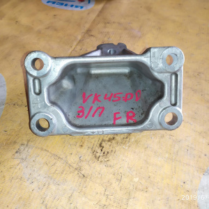 Крепление подушки ДВС Nissan VK45 Cima F50 2WD задний привод a/t перед, прав