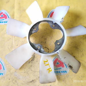 Крыльчатка Toyota 1TR/2TR-FE длинна 420 мм., по центрам болтов 136 мм.