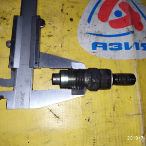 Форсунка Mitsubishi 4D68 RVR N28W диаметр 20 мм. ( ключ на 21 мм. ) MD165282