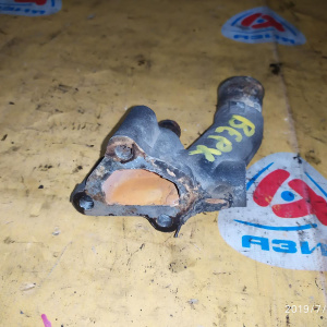 Тройник печки Toyota 2RZ верх на головку FR ДЕФЕКТ
