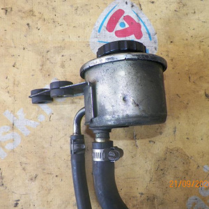 Бачок гидроусилителя Toyota KZH100 Hiace