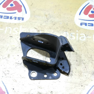 Крепление рычага Nissan 55430JG000 X-Trail/Dualis/Qashqai T32/T31/J10 L R спереди на продольный рычаг (под болт эксцентик)