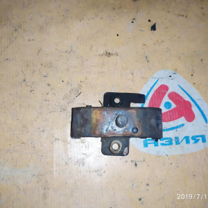 Подушка двигателя Toyota 2TZ-FZE Estima Lucida TCR10/TCR20 (навесного оборудования) перед, прав