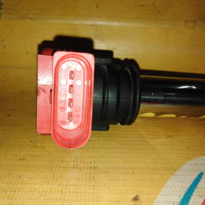 Катушка зажигания Audi BDW A6 C6/4F2 (дефект резинки внутри) 2.4, 2.0-4.2 FSI, 3.0 TFSI VAG