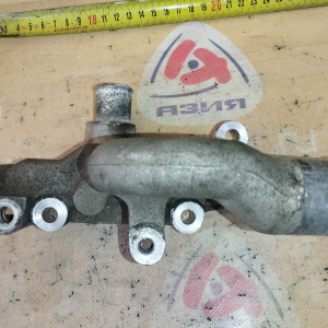 Тройник Toyota 16331-20030 Harrier/Kluger V MCU15/MCU35/MCU25 1MZ/3MZ верх. с гбц на радиатор