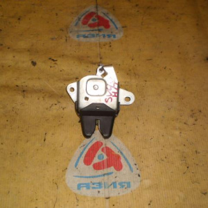 Замок крышки багажника Toyota Vista SV40