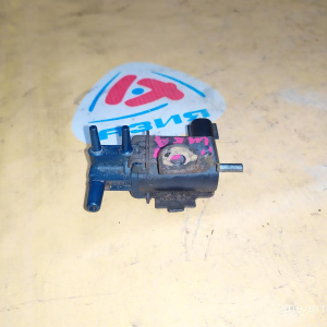 Клапан вакуумный Toyota Alphard/Harrier MNH15/GSU35 1MZ/3MZ/2GR-FE на переднюю подушку