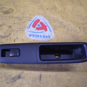 Пульт стеклоподъемника Nissan Serena C25 перед, лев