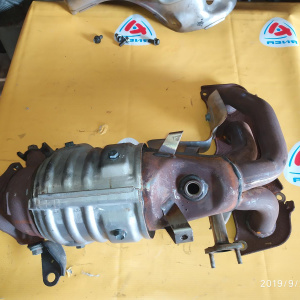 Коллектор выпускной Toyota 1AZ-FSE Isis ANM10/AZR60/ANE10 под 2 датчика с катализатором 25051-28380/-28381