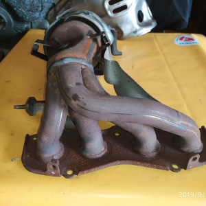 Коллектор выпускной Toyota 1AZ-FSE Isis ANM10/AZR60/ANE10 под 2 датчика с катализатором 25051-28380/-28381