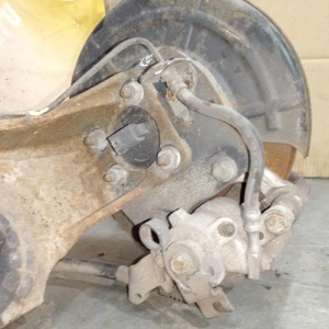 Балка Opel A04/L08/L48/L35/L70/L67/L69 Astra H '2005 Ступица 5x105 ABS, суппорта, диски, тросик R